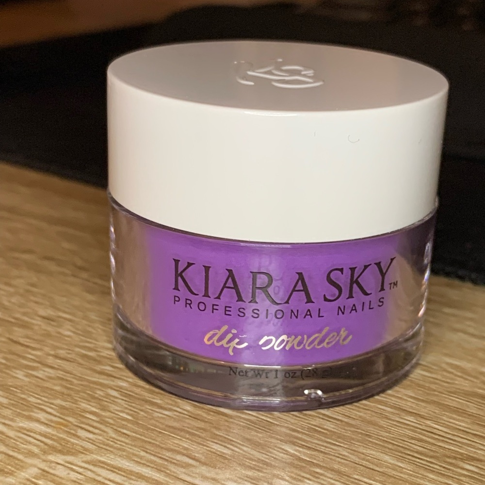 Kiara Sky nail dip powder “Posh Escape”